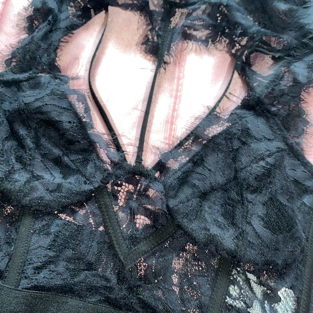 BLACK LACE TOP 👅 - Picture 2 of 4